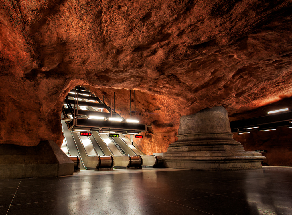 IMAGE: http://www.craiglcolvin.com/photos/potn/Stockholm-006.jpg